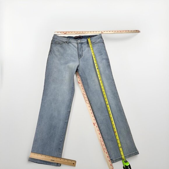 Gloria Vanderbilt Women' Amanda Jeans Size 16S Light Wash Denim - Picture 3 of 16